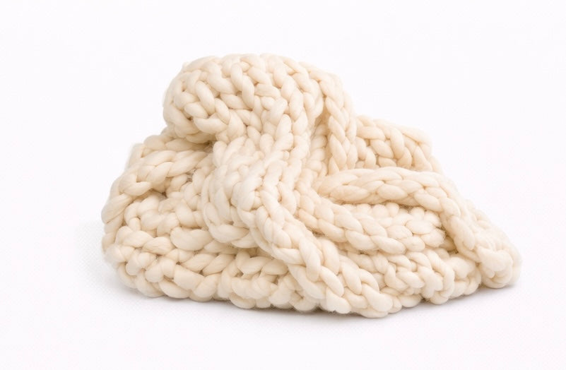 Chunky Knit Throw Blanket – Nordic Hand-Woven