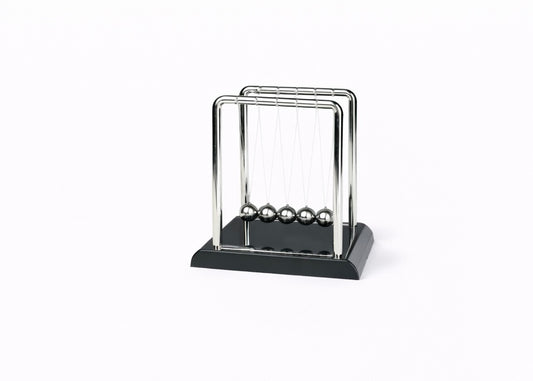 Newton’s Cradle – Home Décor