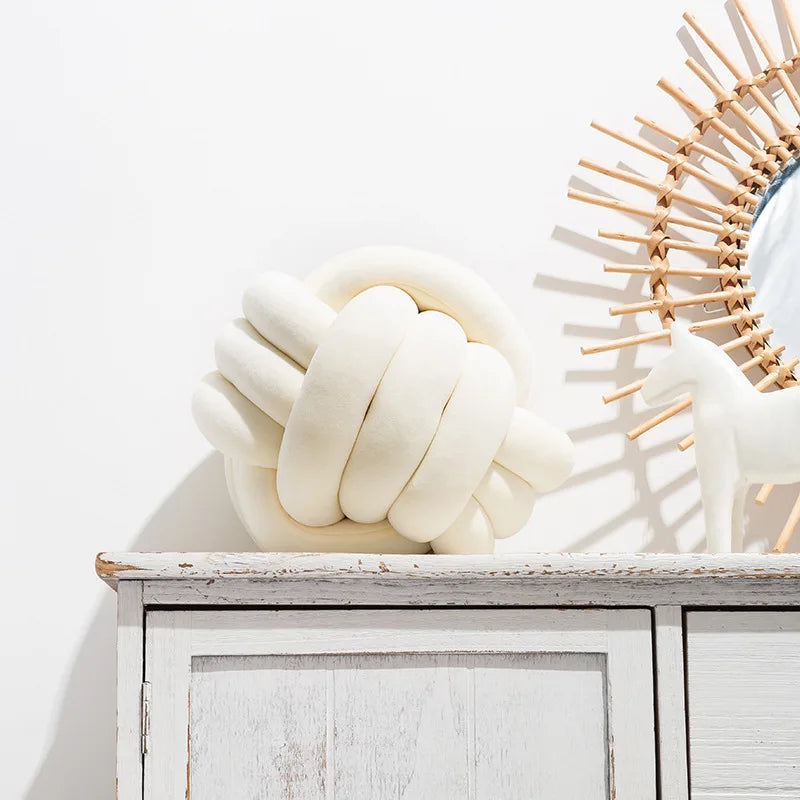 Art Décor Knot Ball  Pillow