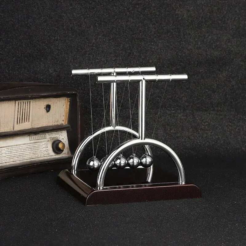 Newton’s Cradle – Home Décor