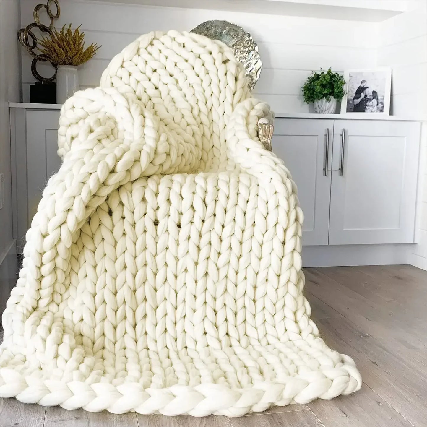 Chunky Knit Throw Blanket – Nordic Hand-Woven