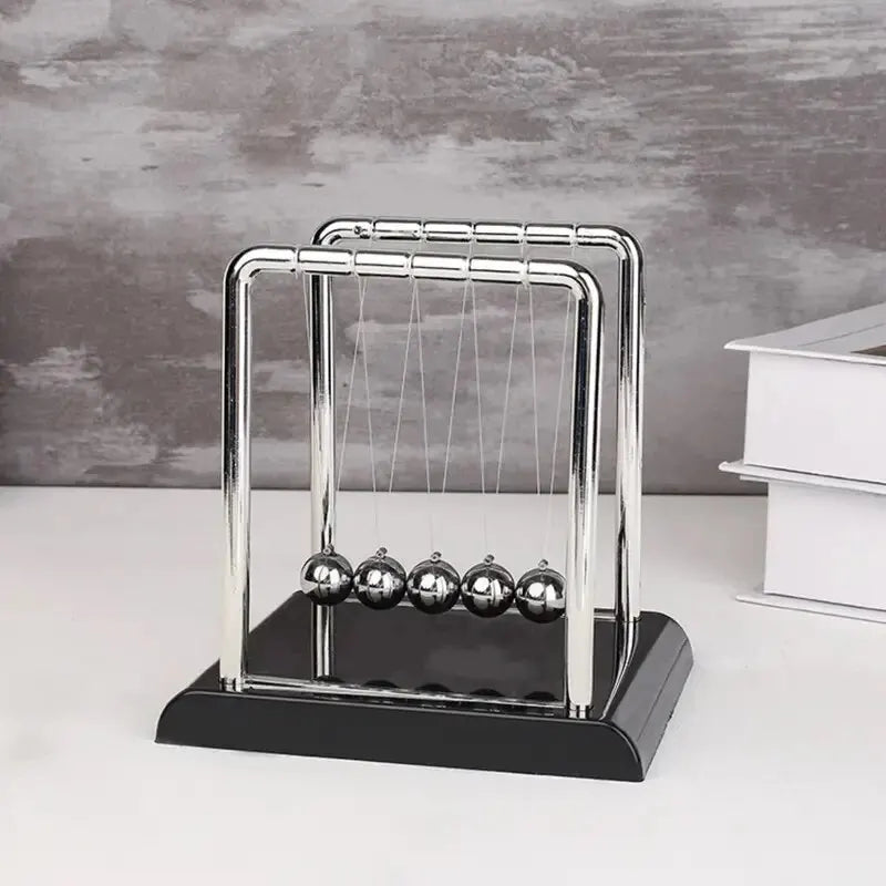 Newton’s Cradle – Home Décor