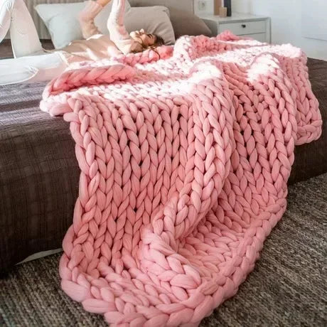 Chunky Knit Throw Blanket – Nordic Hand-Woven