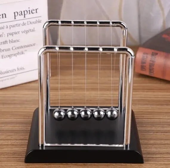 Newton’s Cradle – Home Décor